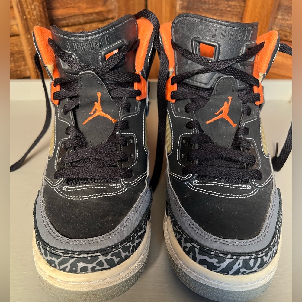 Classic Jordans! 😍Style with these sneakers. Boy/girls/women